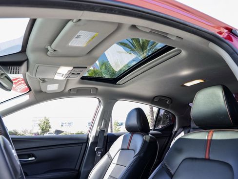 Used 2023 Nissan Sentra SR w/ SR Premium Package image 19