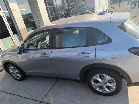Used 2023 Honda HR-V LX image 3
