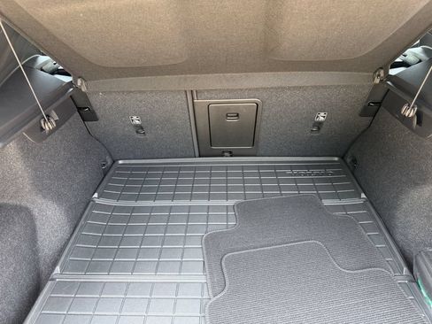 Certified 2024 Volvo XC40 Recharge Core RWD image 26