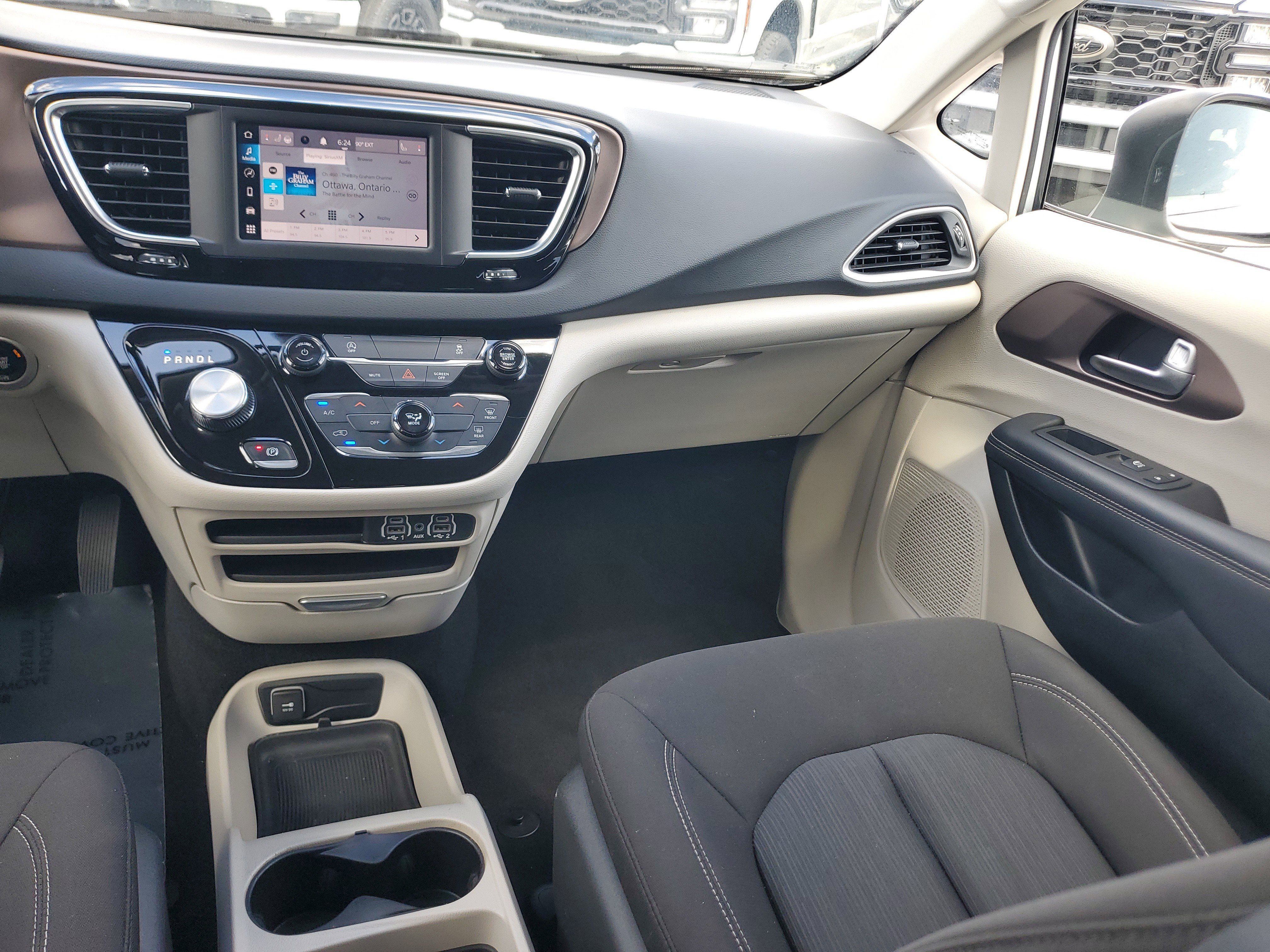 Used 2023 Chrysler Voyager LX FWD image 19