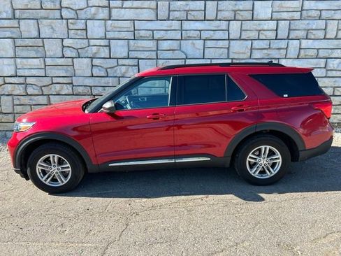 Used 2023 Ford Explorer XLT w/ Equipment Group 202A AWD/4WD image 3