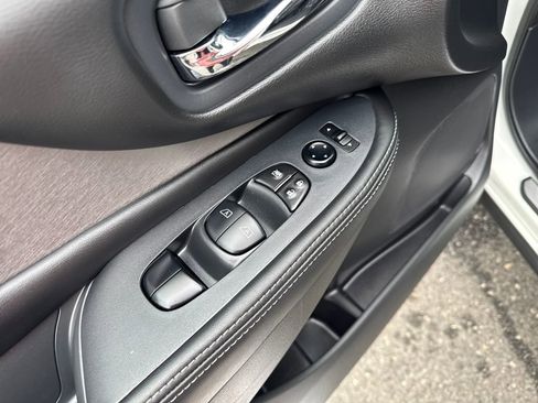 Used 2024 Nissan Murano SV image 11