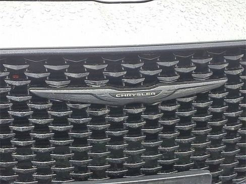 Used 2023 Chrysler 300 Touring L w/ Popular Equipment Group image 5