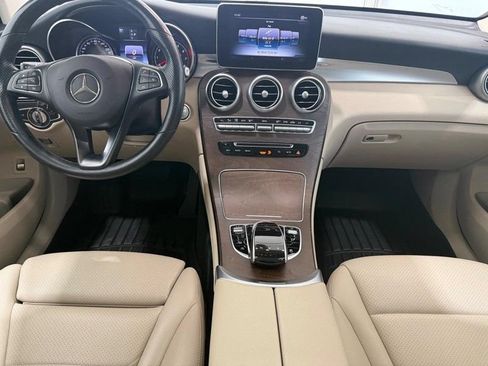 Used 2019 Mercedes-Benz GLC 300 4MATIC image 9