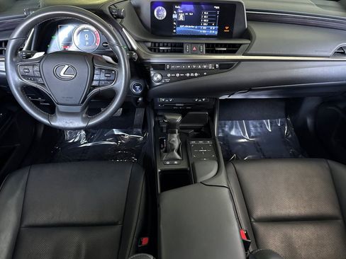 Used 2021 Lexus ES 300h w/ Premium Package image 13