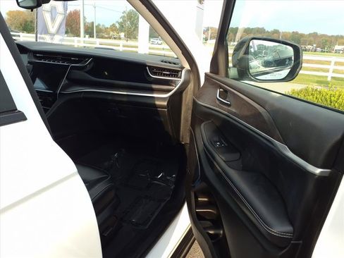 Used 2023 Jeep Grand Cherokee 4WD 4xe image 29