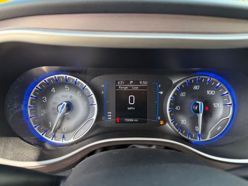 Used 2023 Chrysler Voyager LX image 27