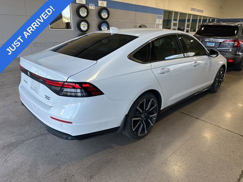 Used 2024 Honda Accord Touring image 3