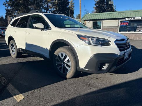 Used 2022 Subaru Outback Premium image 6