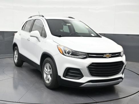 Used 2020 Chevrolet Trax LT w/ LT Convenience Package FWD image 8