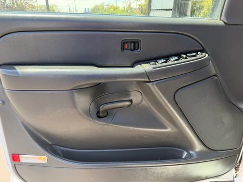 Used 2007 Chevrolet Silverado 2500 LT w/ Heavy-Duty Power Package RWD image 9