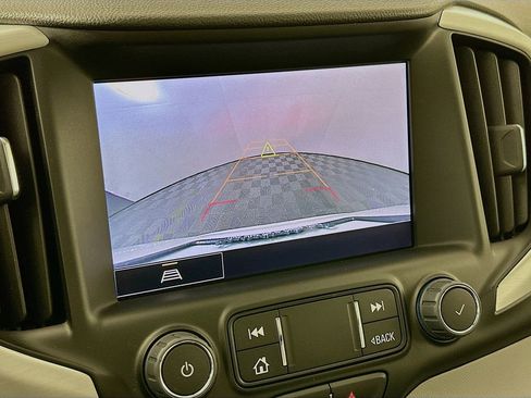 Used 2023 GMC Terrain SLT image 18