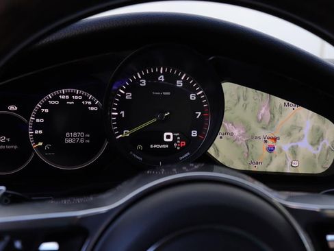 Used 2018 Porsche Panamera 4 image 41