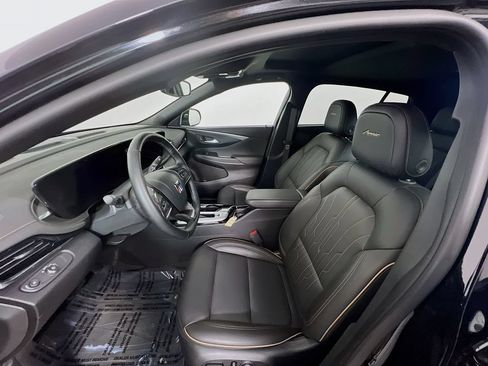 New 2025 Buick Envista Avenir FWD image 18
