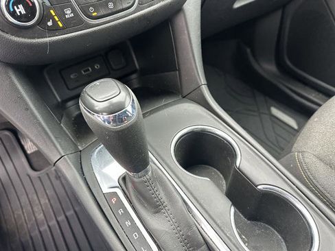 Used 2020 Chevrolet Equinox LT w/ Driver Convenience Package image 43