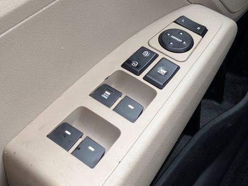 Used 2019 Hyundai Elantra SE image 21