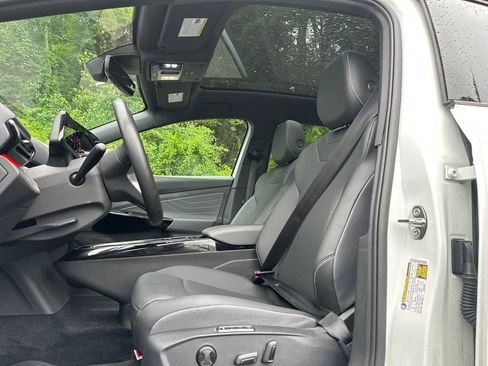 Used 2023 Volkswagen ID.4 Pro S AWD/4WD image 8