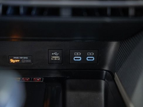 Used 2025 Toyota Camry SE image 23