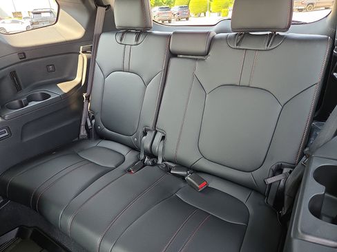 Used 2025 Honda Pilot TrailSport image 10