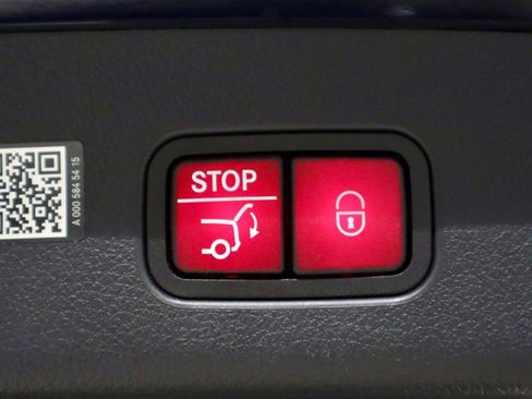 Used 2023 Mercedes-Benz GLC 300 4MATIC image 12