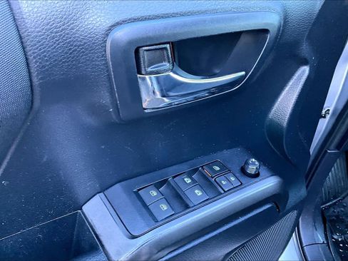 Used 2019 Toyota Tacoma TRD Sport image 30