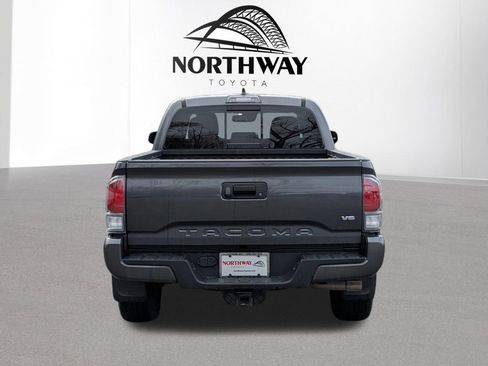 Used 2022 Toyota Tacoma TRD Sport image 5