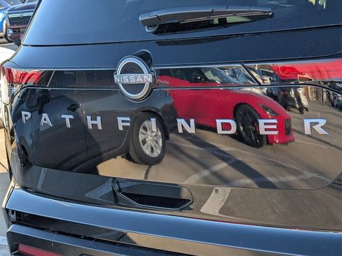New 2026 Nissan Pathfinder SV image 6