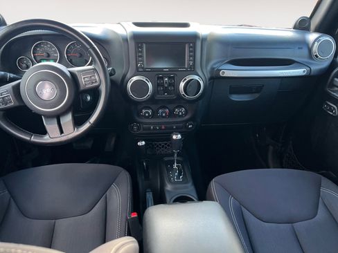 Used 2013 Jeep Wrangler Unlimited Sahara w/ Dual Top Group AWD/4WD image 10