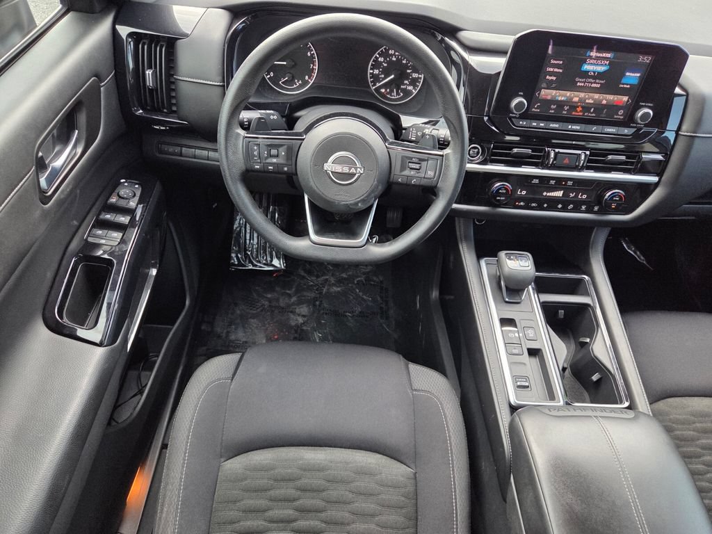 Used 2022 Nissan Pathfinder S FWD image 9