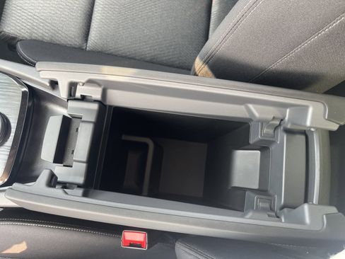 Used 2025 Nissan Rogue SV image 21