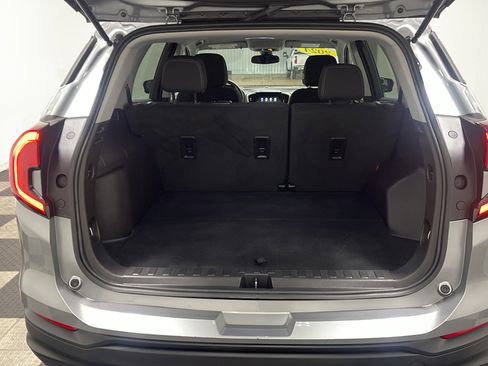 Used 2024 GMC Terrain SLE AWD/4WD image 18