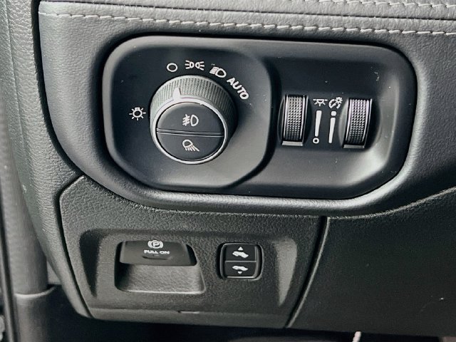Used 2023 RAM 1500 Limited AWD/4WD image 27