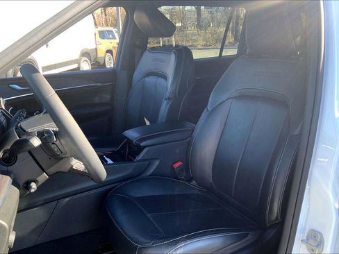 Certified 2023 Jeep Grand Cherokee L Overland AWD/4WD image 8