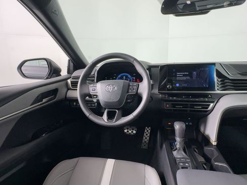 Used 2025 Toyota Camry SE image 27