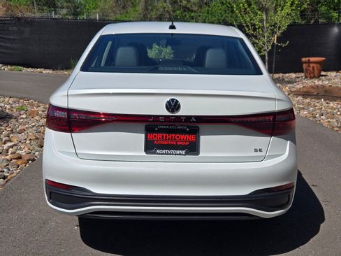 New 2026 Volkswagen Jetta SE FWD image 4