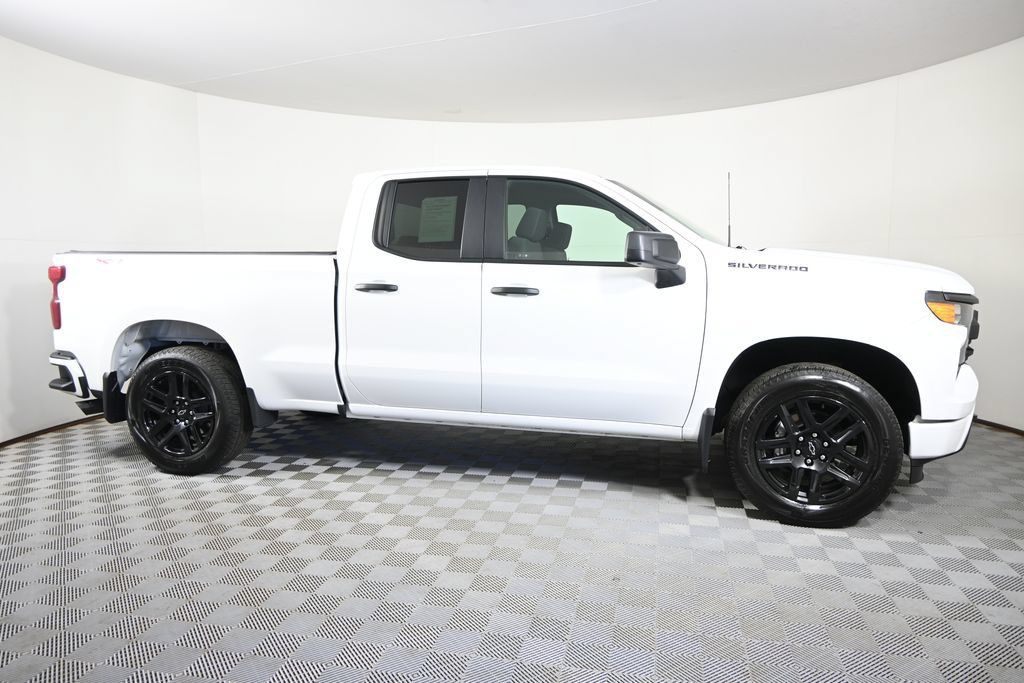 Used 2024 Chevrolet Silverado 1500 Custom w/ Rally Edition AWD/4WD image 9