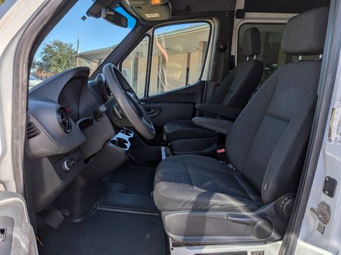 Used 2019 Mercedes-Benz Sprinter 144 image 10