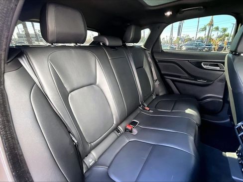 Used 2018 Jaguar F-PACE Premium image 27