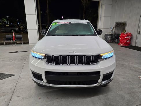 Certified 2024 Jeep Grand Cherokee L Limited AWD/4WD image 8