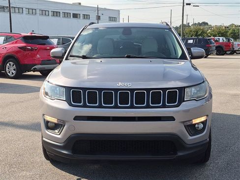 Used 2018 Jeep Compass Latitude FWD image 8