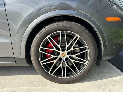 Used 2024 Porsche Cayenne S image 40