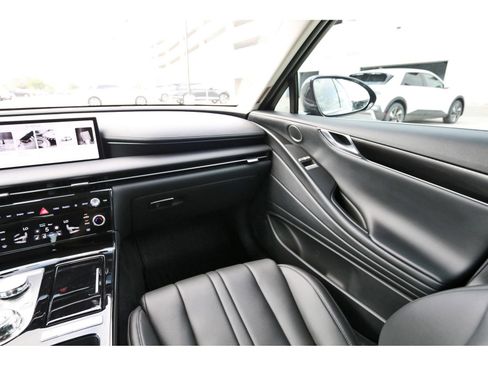 Used 2025 Genesis G80 2.5T image 12