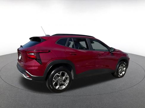 Used 2025 Chevrolet Trax LT FWD image 12