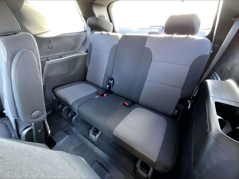 Used 2023 Chevrolet Traverse LT w/ Rear Camera Mirror Package image 16