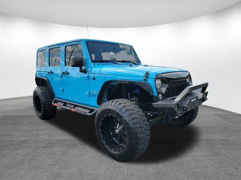 Used 2017 Jeep Wrangler Unlimited Sahara w/ Connectivity Group AWD/4WD image 14