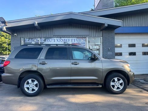 Used 2008 Toyota Sequoia SR5 AWD/4WD image 2
