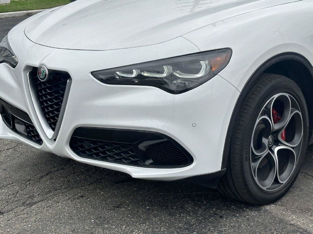Used 2024 Alfa Romeo Stelvio Ti AWD/4WD image 8