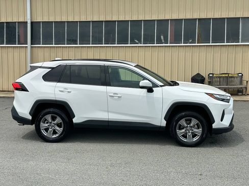 Used 2022 Toyota RAV4 XLE AWD/4WD image 9