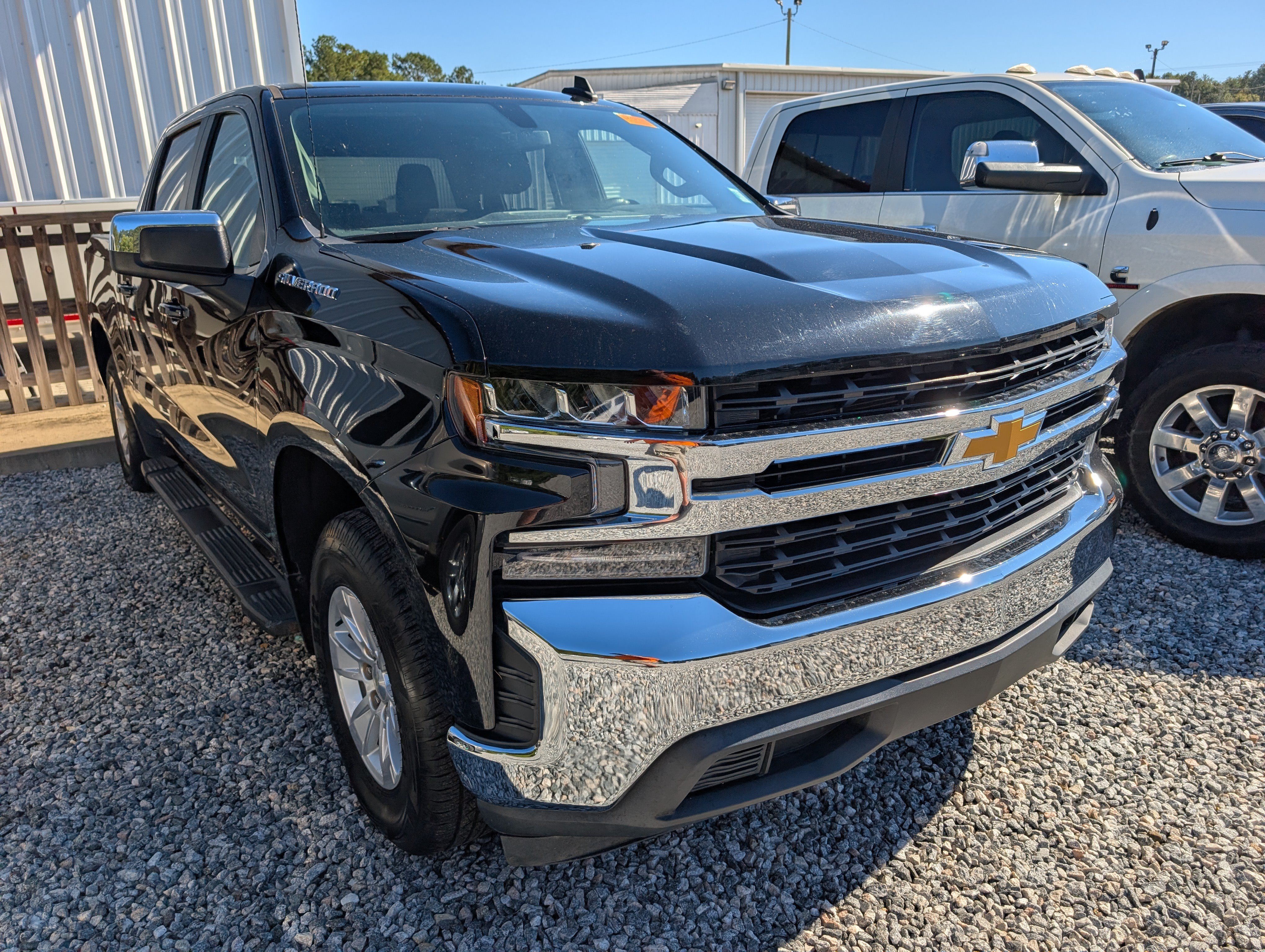 Used 2021 Chevrolet Silverado 1500 LT RWD image 2