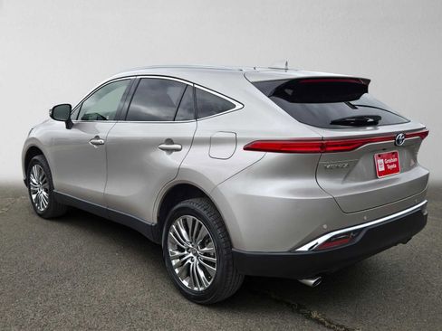 Used 2022 Toyota Venza XLE AWD/4WD image 6